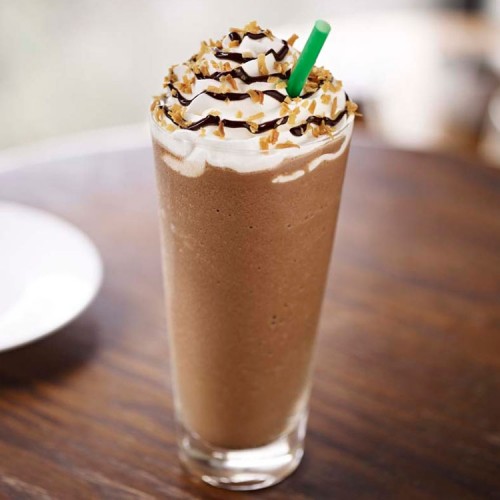 موكا شوكولاتة بيضاء مثلجة