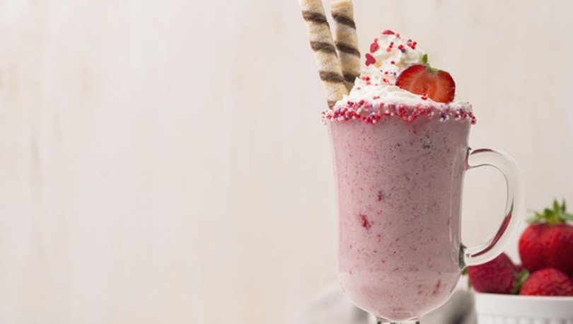 ميلك شيك بالفراولة